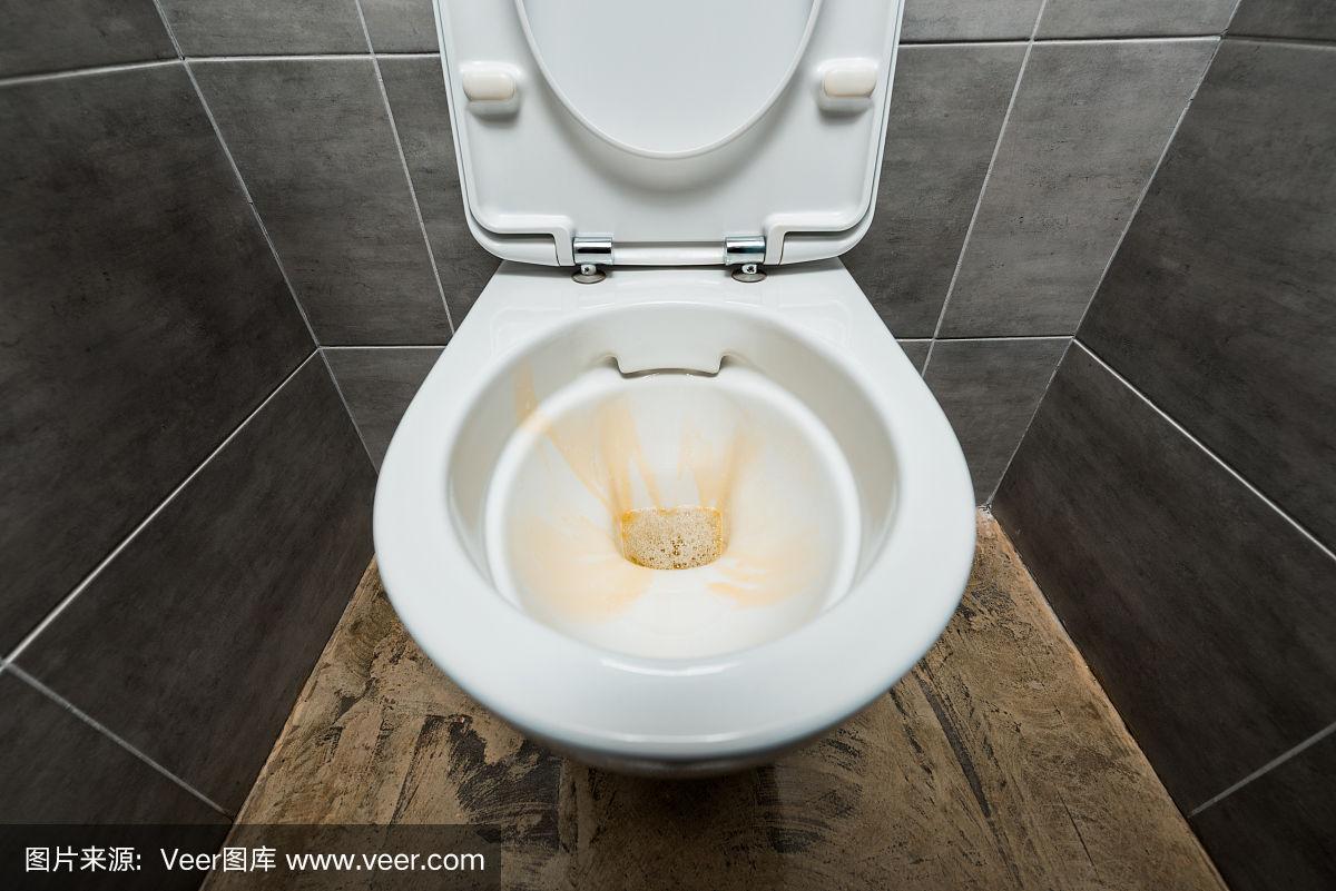 墙砖上打孔流出黄色液体怎么办(墙砖上打孔流出黄色液体怎么办视频)